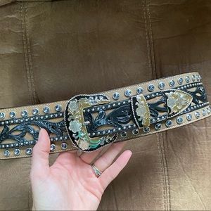 🏡Women’s 3D genuine leather western belt size 32